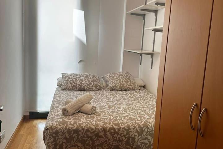 Private Rooms Near Las Ramblas Barcelona Exterior photo